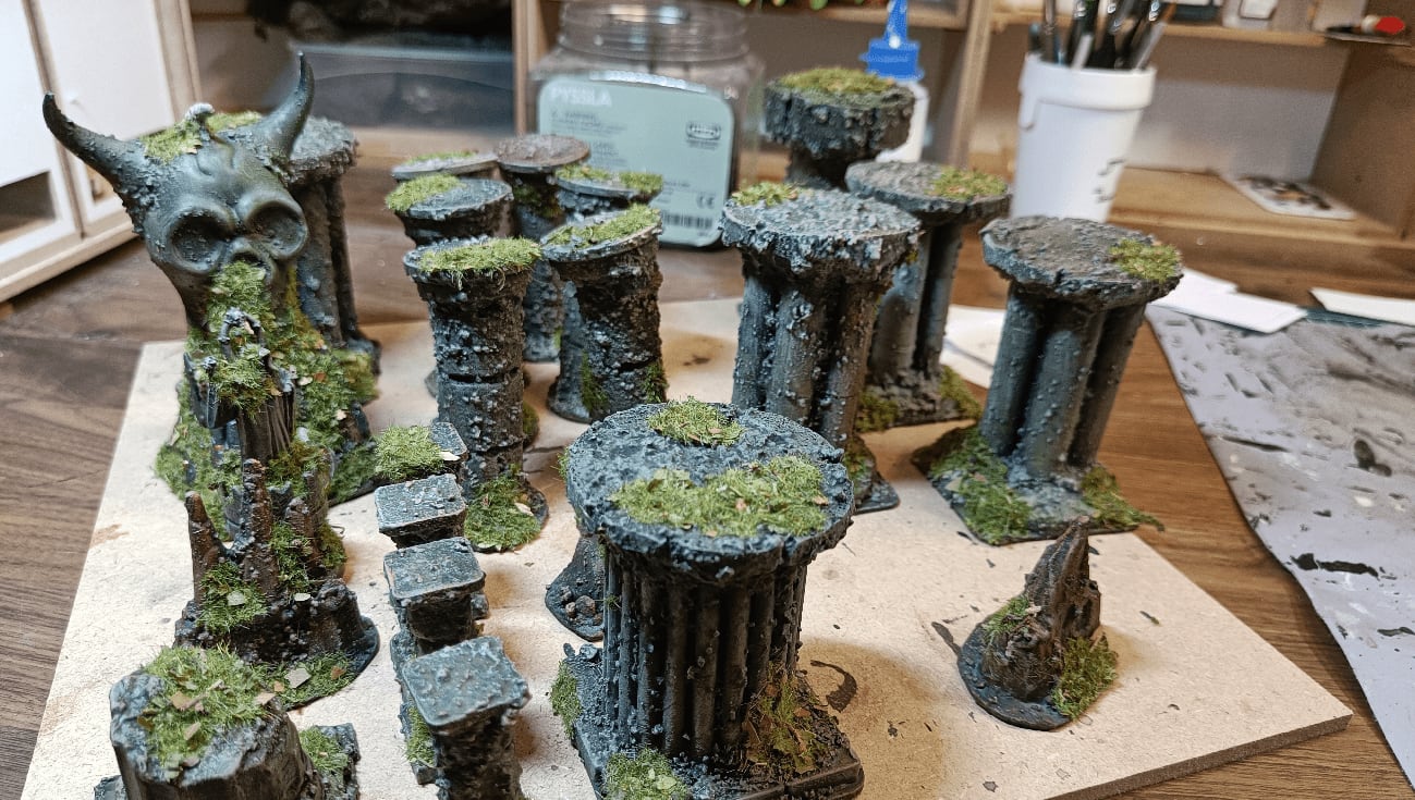 Random Scatter: Pillars, Walls and Altars