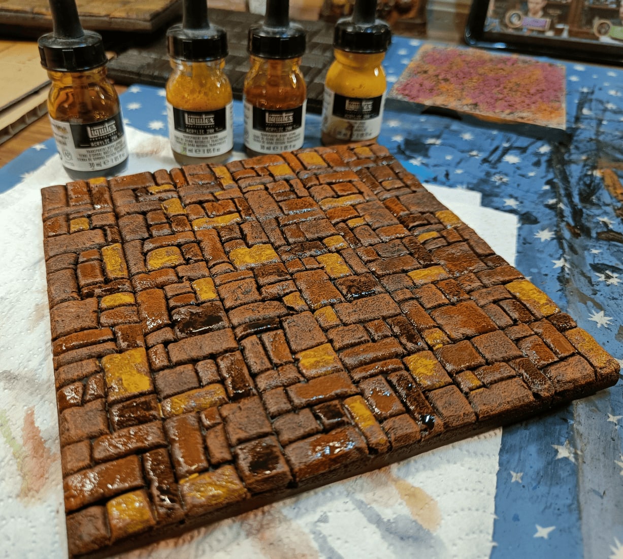 Acrylic inks modifying stone tints to reduce uniformity