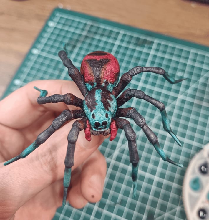 Finished spider with tactical color placement on body and leg tips