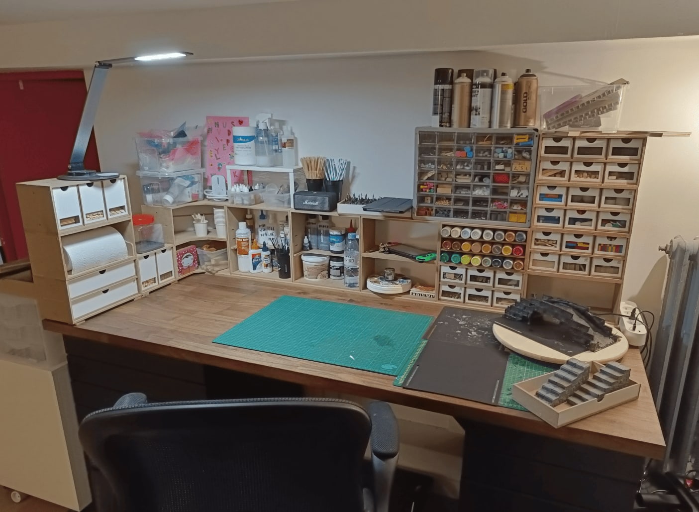 Expanded modular storage forming corner workspace