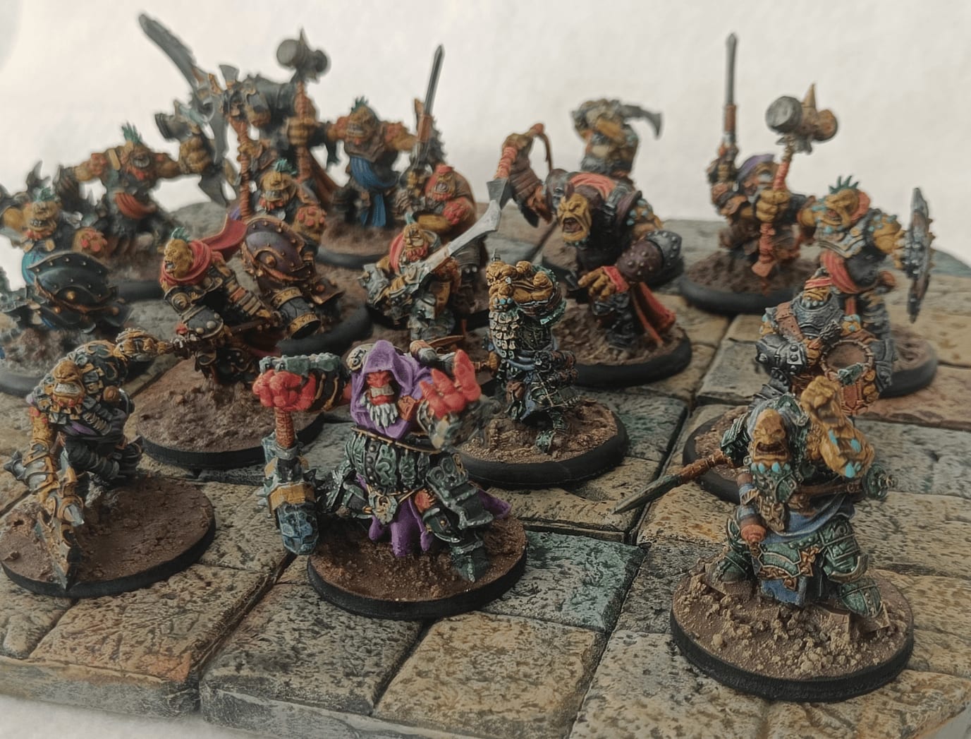 Beauty shot showing mollusk with red armor and warrior with green samurai armor