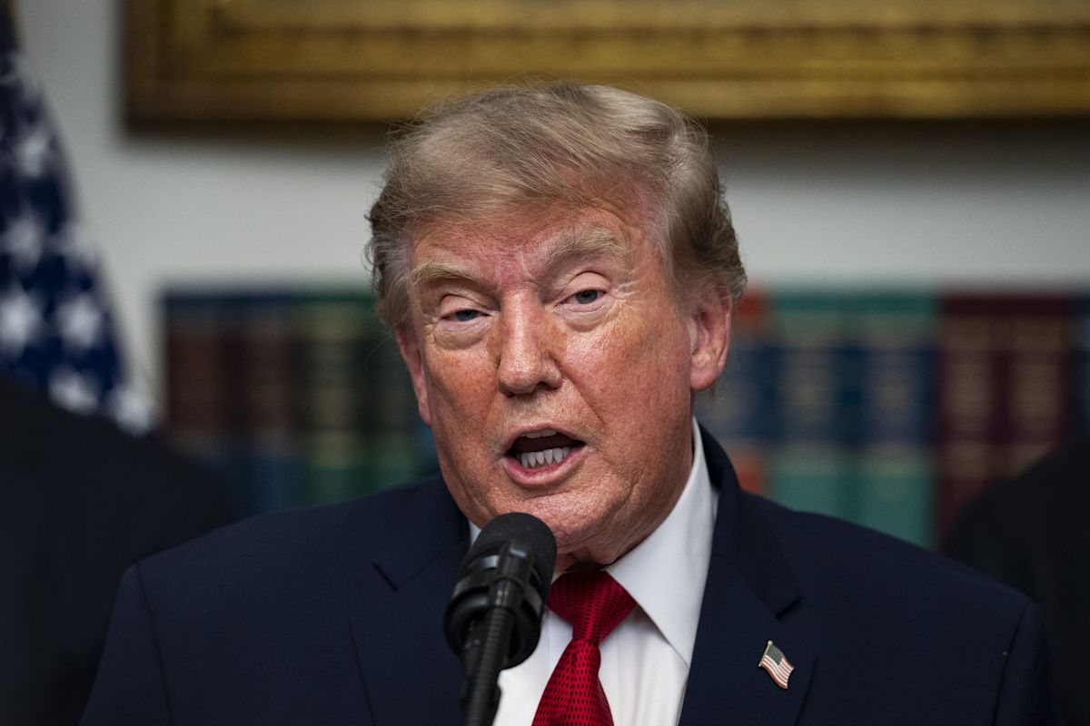 TRUMP ANUNCIA ARANCELES DEL 50 % PARA VEHÍCULOS Y ACERO DE CANADÁ DESDE EL 1 DE ENERO DE 2027