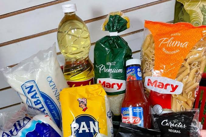 LA CESTA BÁSICA EN DÓLARES ACUMULA CINCO MESES DE BAJA EN VENEZUELA, AUNQUE REPUNTA EN AGOSTO