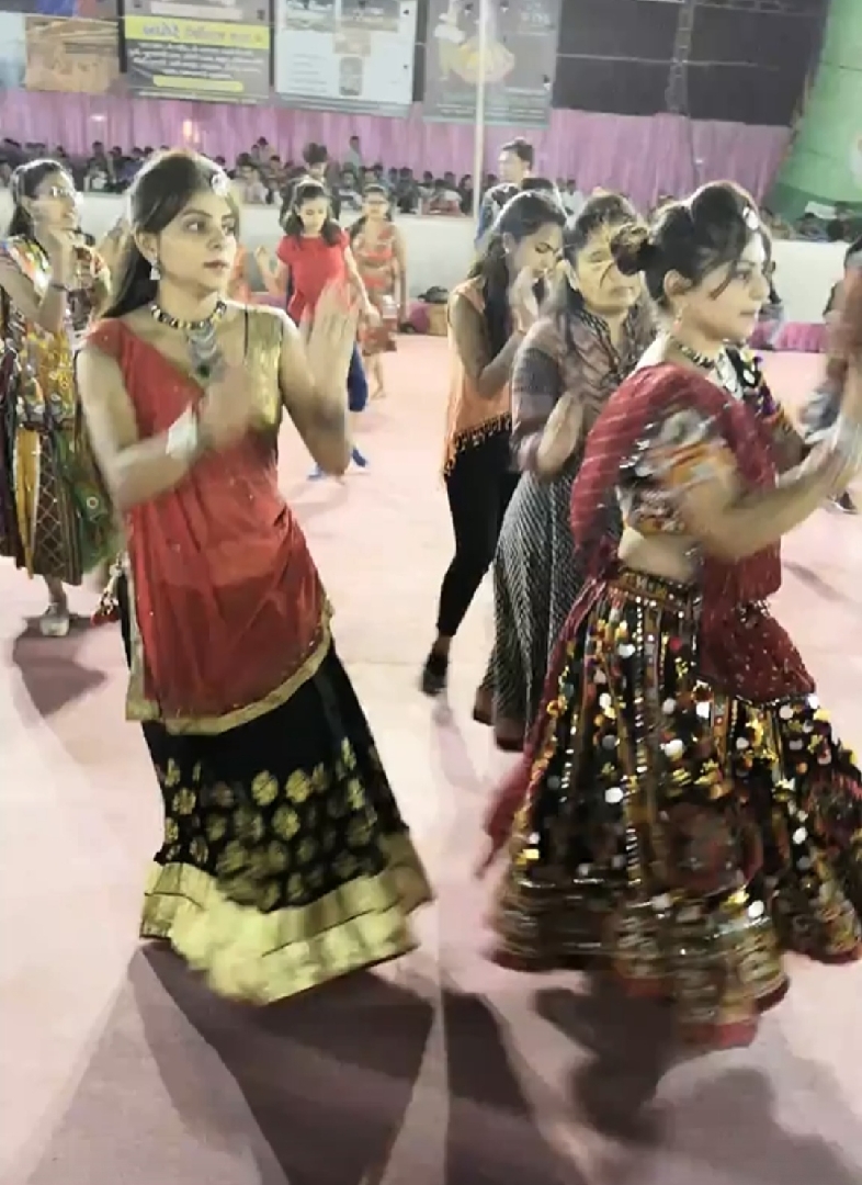 Twin Sisters Garba ❤️ | Beautiful Garba Moments