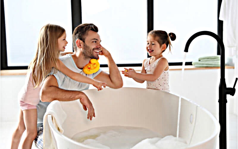aides-renovation-maison-salle-de-bain-famille