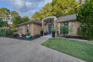 621 North Gate Dr, Hideaway, TX 75771