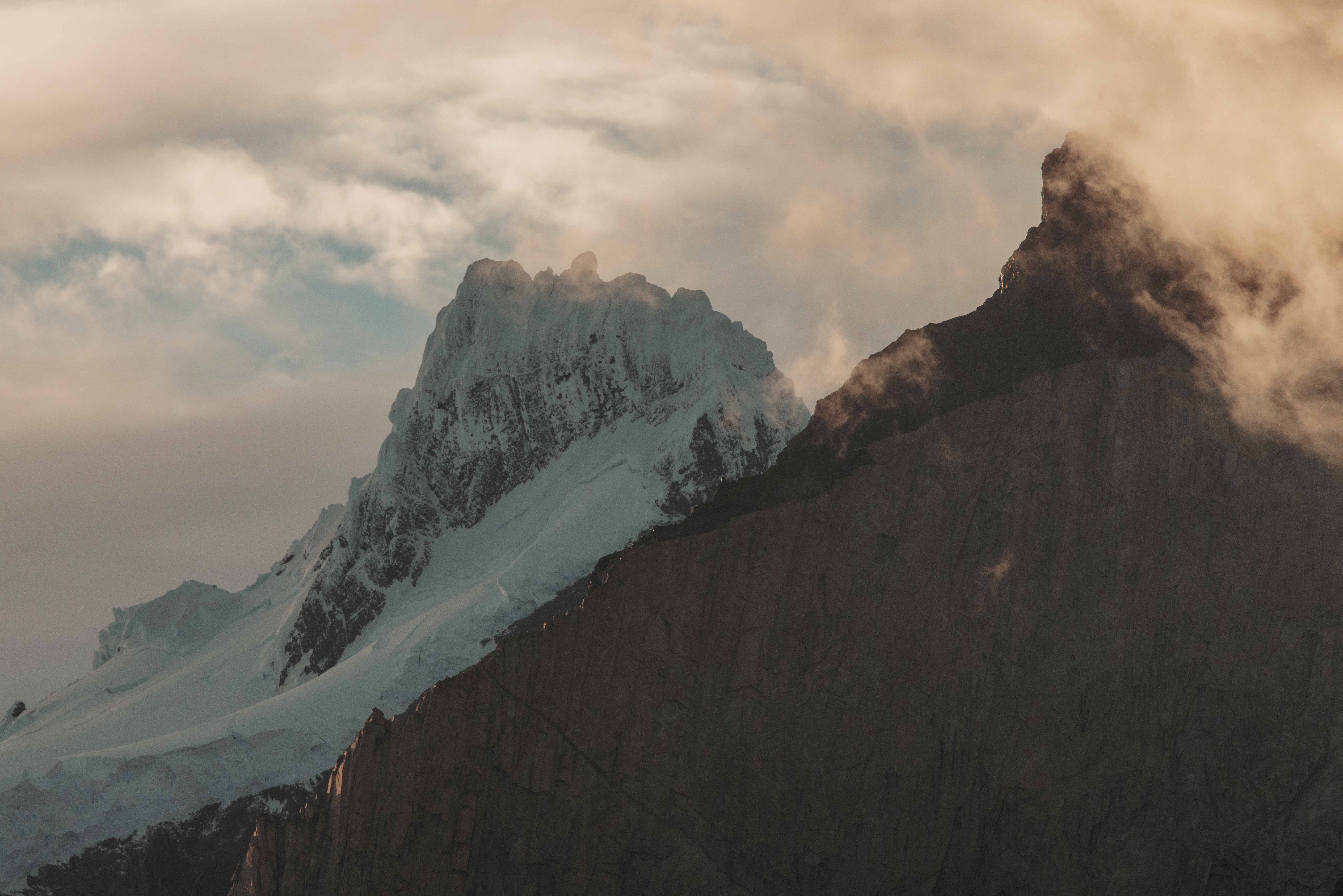 Communion of the Peaks in a room