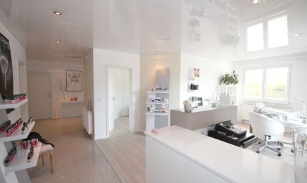 Moments - Studio für ganzheitliche Kosmetik: Kosmetikstudio in Dettenheim