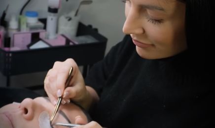 LÉA PERRAUD STUDIO - EXTENSIONS, TACHES DE ROUSSEURS & GRAINS DE BEAUTÉ, LASH & BROW LIFT : Institut de beauté à Angers