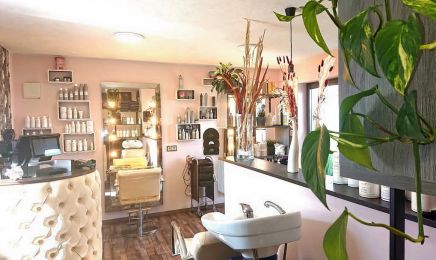 Velvet Hair by Steffie: Friseur in Sünching