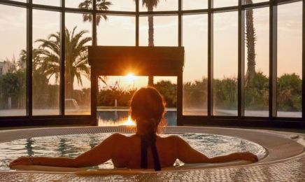 NOURIKA : head spa et bien être - Hôtel 4 étoiles VILLA M  : Barbier à Marseille