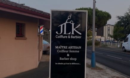Mademoiselle steph (chez Salon de coiffure JLK Coiffure & Barbier) : Manucure à Le Teich