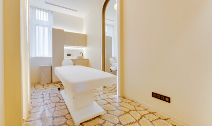 Hydrafacial - Renata França - Kobido par Facialstudio Paris 8 : Institut de beauté à Paris