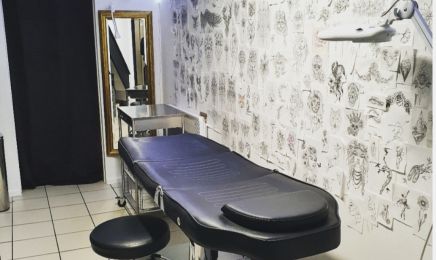 Diamond Flash tattoo by Diane, tatoueur et pierceur : Manucure à Lyon