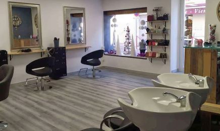 SALON ESTHÉTIF : Coiffeur à Saint-Laurent-d'Aigouze
