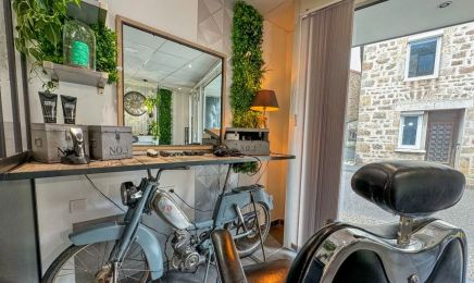 Mzelle Coiffure : Coiffeur à Maclas