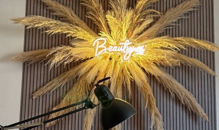 Le Showroom & Beautynes : Manucure à Flers