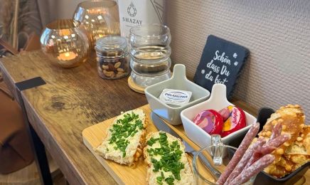 Kopfhaar Factur Friseur und Head Spa: Kosmetikstudio in Schweinfurt