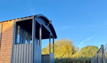 LA ROULOTTE DELO : Institut de beauté à Saint-Aubin-sur-Gaillon