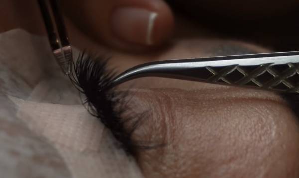 LÉA PERRAUD STUDIO - EXTENSIONS, TACHES DE ROUSSEURS & GRAINS DE BEAUTÉ, LASH & BROW LIFT