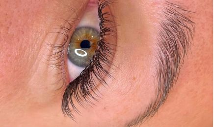 Institut Unique - Ongles & Cils  : Manucure à Brignoles