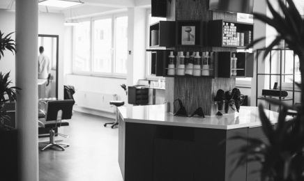 Friseur UNIKAT - Salon Darmstadt - Spezialist für Blondtöne und Haarverdichtung: Friseur in Darmstadt