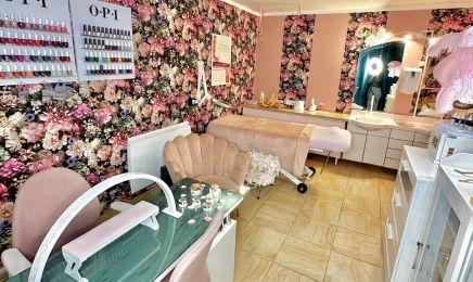 Institut Mademois'L (réservé aux femmes) : Manucure à Vernaison