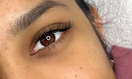 Ambre VATIN - Cils, sourcils et Spray Tan Paris : Institut de beauté à Paris
