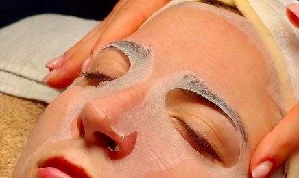 Maison Bluméa - Soins Visage - Head Spa - Ongles - Beauté du regard - Soins minceur : Manucure à Fabrègues