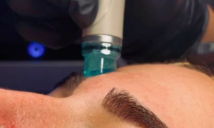 Maison Bluméa - Soins Visage - Head Spa - Ongles - Beauté du regard - Soins minceur : Manucure à Fabrègues