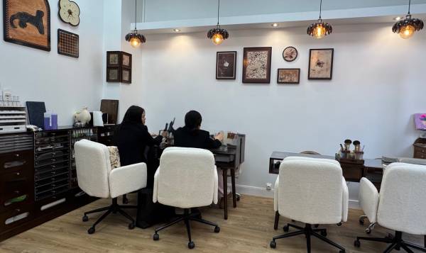 THE QUEEN - PARIS 3e