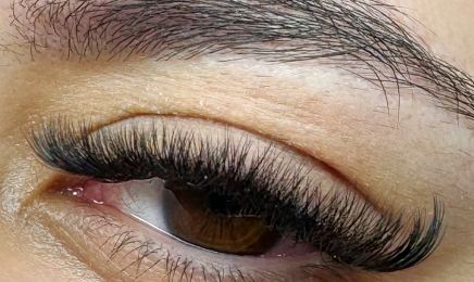 Élégance Lashes & Nails  : Institut de beauté à Marseille