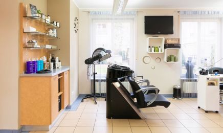 Nicole's Hairlounge UG: Barbershop in Obertshausen