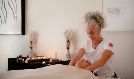 Révélatrice Bien-être - Massage - Réfléxologue  : Institut de beauté à Carros