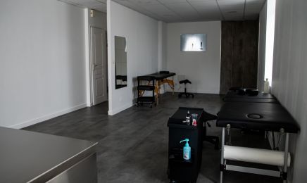 LS Custom Coiffeur & Barber / Piercing / Nails / Lash & Strass Dentaire : Institut de beauté à Dijon
