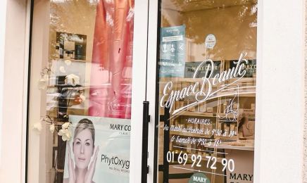 Espace beauté : Manucure à Étampes