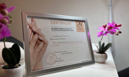 C Nails Forever - Luminothérapie : Manucure à Aix-en-Provence