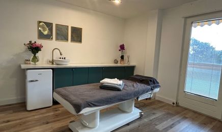 Esthetique by L : Coiffeur à Ambilly