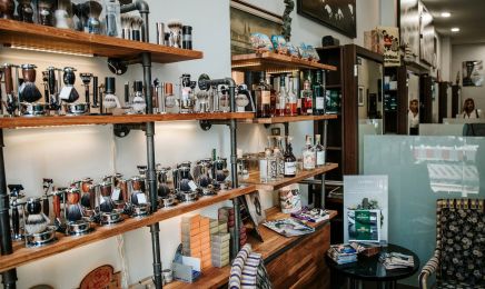 Eric: Barbier - Haircut & Shave | Ballindamm : Barbershop in Hamburg