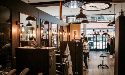 Eric: Barbier - Haircut & Shave | Hafencity: Barbershop in Hamburg