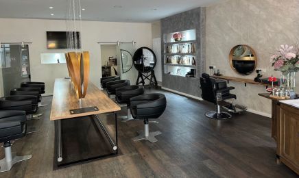 Studio M by Aynur Mutlu: Friseur in Lage