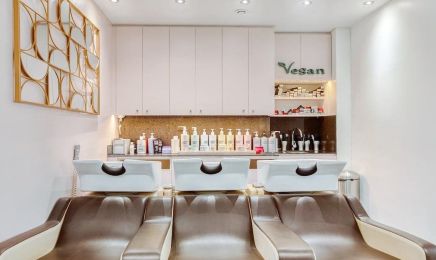 Yoni coiffure spécialiste coloration végétale  Ouvert 7/7 : Coiffeur à Paris