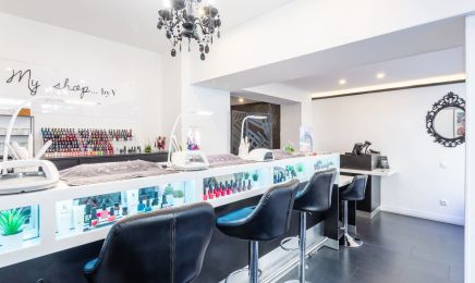 Le bar à ongles & regard Caen : Manucure à Caen