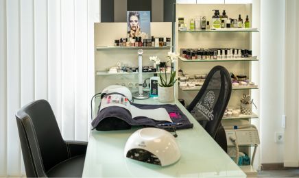 Kosmetik-Lifestyle Beauty & Hair : Kosmetikstudio in Neuenburg am Rhein