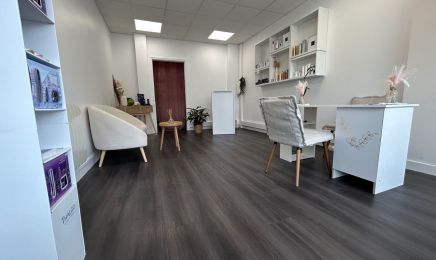 Milles J Esthétique  : Manucure à Tours