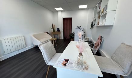 Milles J Esthétique  : Manucure à Tours