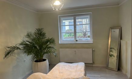 Sarp Kosmetik: Kosmetikstudio in Neubiberg