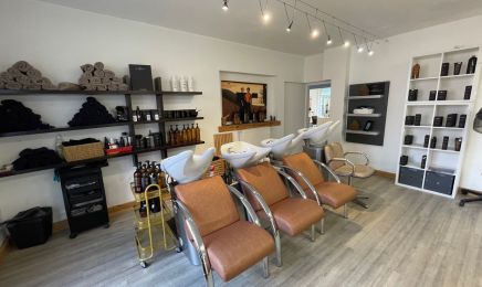 Tant qu'il y aura des femmes : Coiffeur à Namur