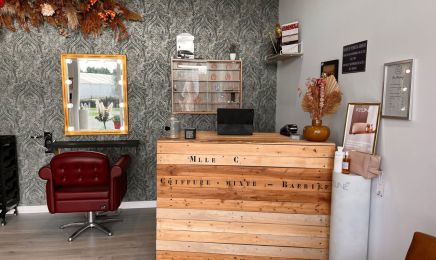 Mlle C. Coiffeur-Barbier  : Barbier à Saint-Gildas-des-Bois