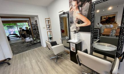 Tant qu'il y aura des femmes : Coiffeur à Namur